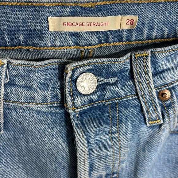 Levi’s Ribcage Straight Ankle Jean in Tango Fade Wash - Picture 7 of 14